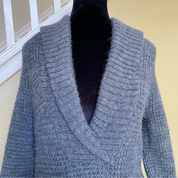 Ann Taylor LOFT Sweater - Picture 2 of 10